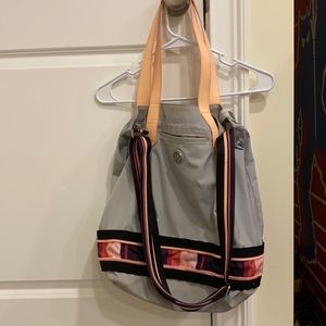Lululemon tote